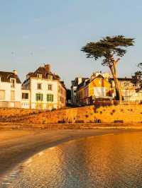 🌊 Where the Sea Stays Gentle – Larmor-Plage, France
