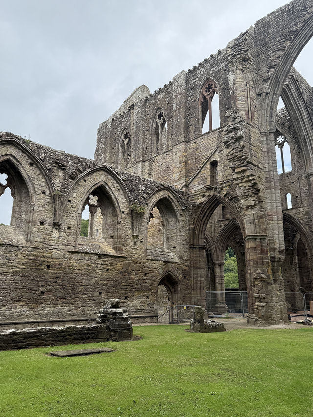 The Monumental Tintern Abbey, How Can A Ruin Be So Mesmerising?!