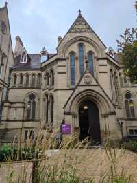 🏛️ A Living Legacy: Historic Beauty and Botanical Charm at Manchester University