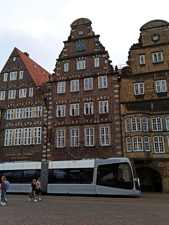 Bremen: Town Musicians, Roland, and Rathaus Wonders Bremen: Town Musicians, Roland, and Rathaus Wonders