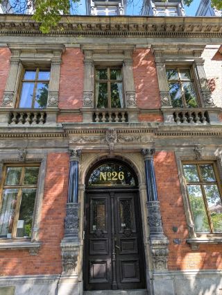 ประวัติศาสตร์ที่น่าปัดขวารัวๆ: Hedbergska Huset ในซุนด์สวาล (Sundsvall) 。