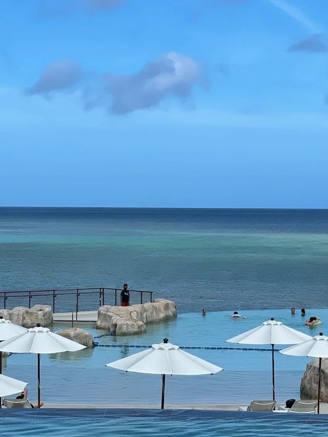 Okinawa vacation | I want to be a lifeguard here, facing the sea every day.