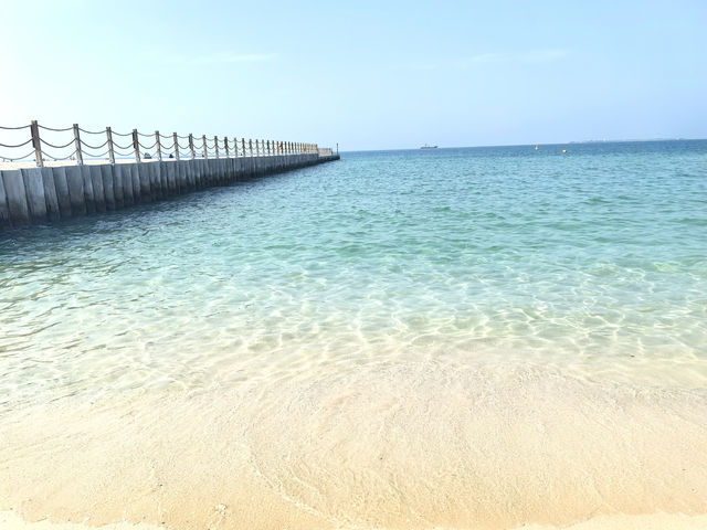 保留海灘回憶 藍天白雲交織成一線