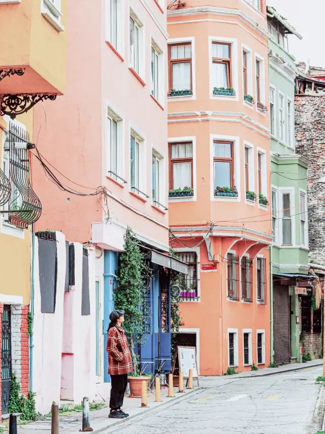 Spring Travel in Turkey | Colorful Districts of Istanbul