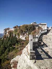 祥雲穿洞，壽比南山：雲門山