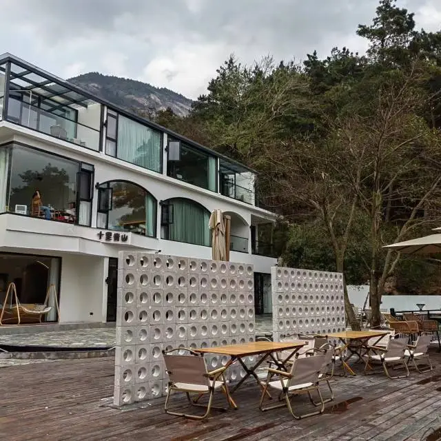 這家民宿無敵了，超大露台，全景落地窗