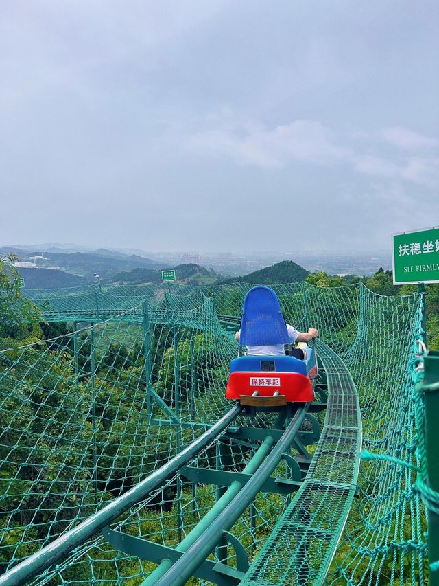 戶外遛娃天花板|爬長城坐叢林過山車咯