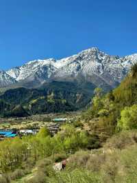 祁連雪山下 懸崖峭壁上的千年古寺