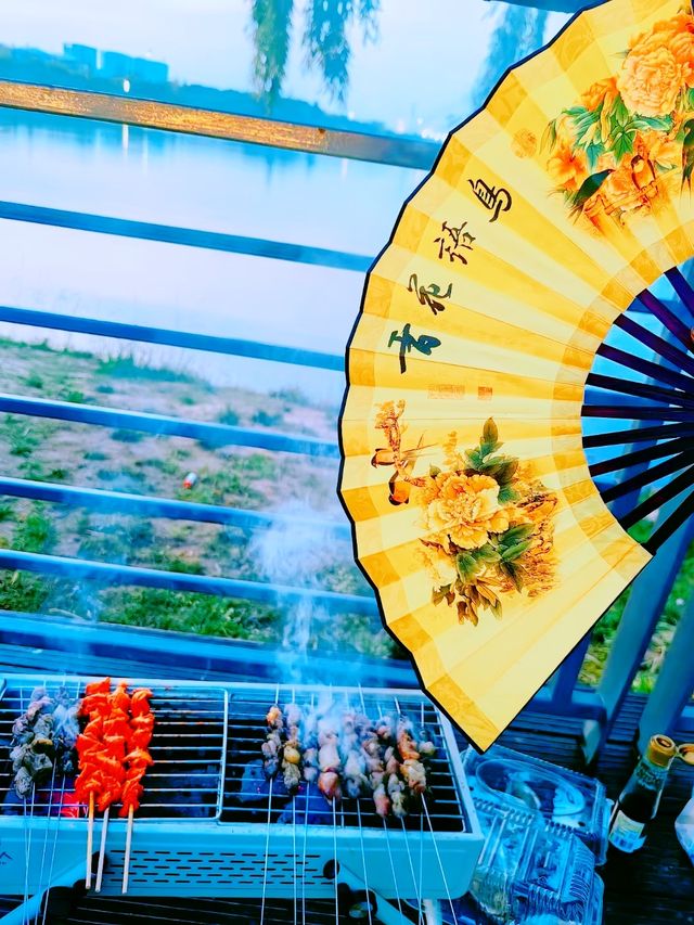 納涼旅行首選之地，不僅有夏日風情更有城市的繁華親近大自然美景