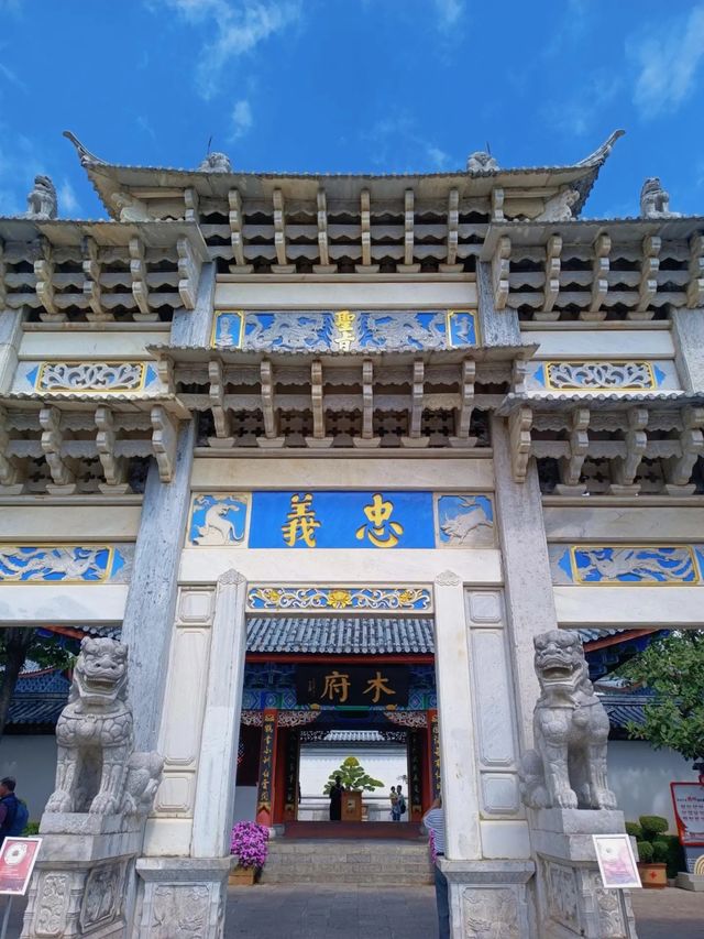 雪山觀景中式美學庭院｜麗江簡法客棧
