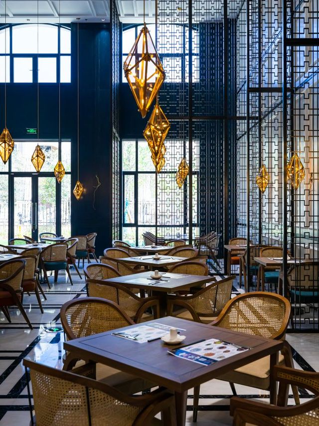 🌟 Anhui's Hidden Gem: Huilong Junlan Hotel 🏨✨