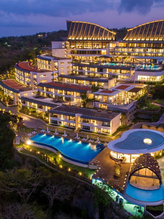 🌴 Bali Bliss: Uluwatu's Luxe Hideaway 🌊