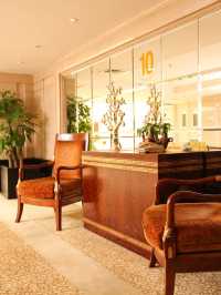 🏨✨ Shenzhen Staycation: Luxe Comfort Meets Convenience 🛍️🌆