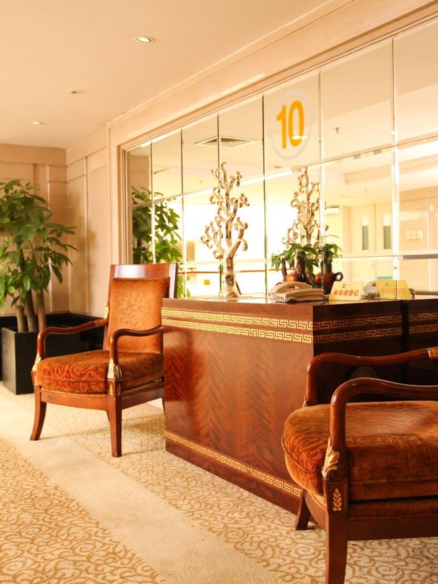 🏨✨ Shenzhen Staycation: Luxe Comfort Meets Convenience 🛍️🌆