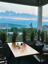 🌟 Dali's Chic Retreat: Art, Music & Views 🎨🎵🏞️