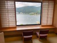 富士湖畔，溫泉鄉的優雅居所：一次難忘的日式住宿體驗。