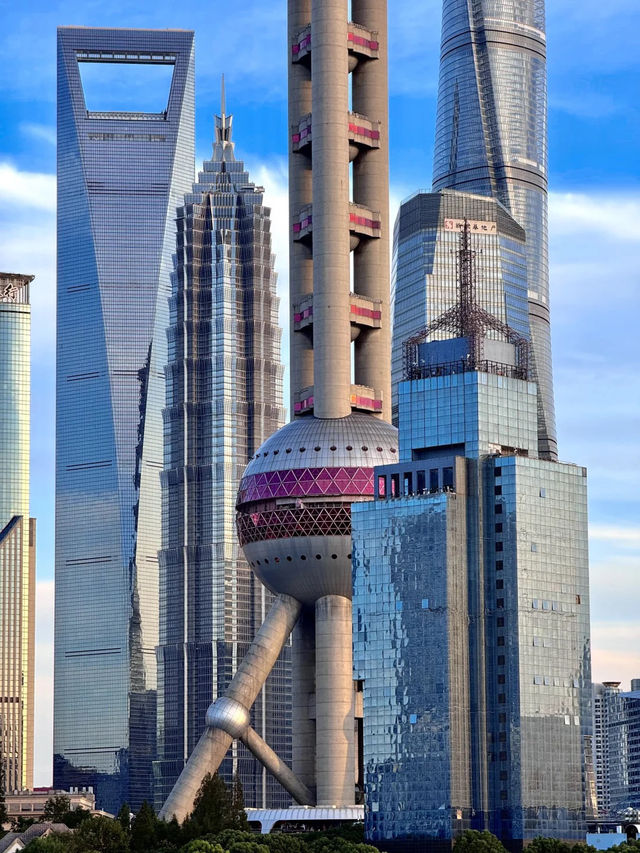 ✨【上海北外滩+外灘Citywalk路線大揭秘！靚景打卡位一次過集齊】✨  今次帶大家行呢條超正嘅上海Citywalk路線！由北外灘一路行到外灘，每個打卡位都靚到爆鏡🥳！  首站北外灘觀景台，無敵江