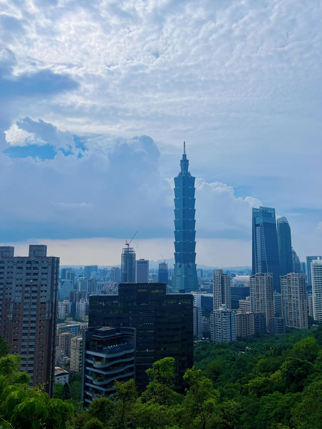 ⛰️ 🐘 Elephant Mountain Views in Taipei