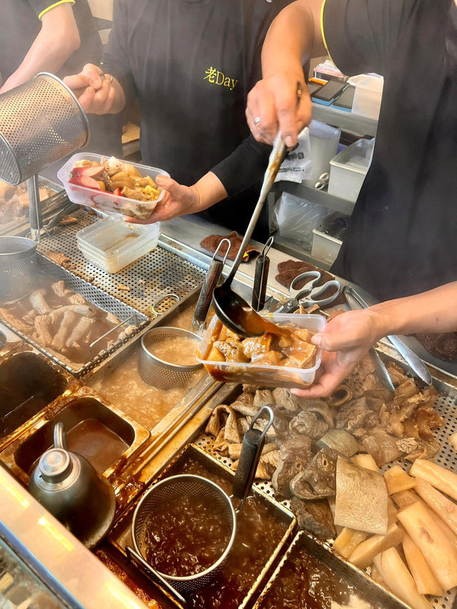 澳門官也街必衝！排隊神店老Day牛雜🦆