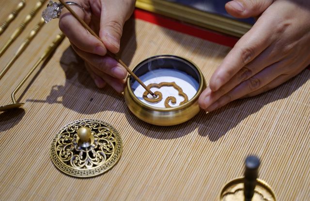 喺西藏飯店，體驗一場穿越千年嘅藏香篆活動，靈魂都