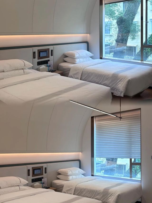 羽奕酒店｜躺進星空雙床房