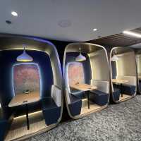 機場｜香港機場休息室Sapphire Lounge 過去半年大概去了HK機場七八次，各種休息室也算體驗過一輪～ 最近會陸續分享，先來說說我最愛的這家！