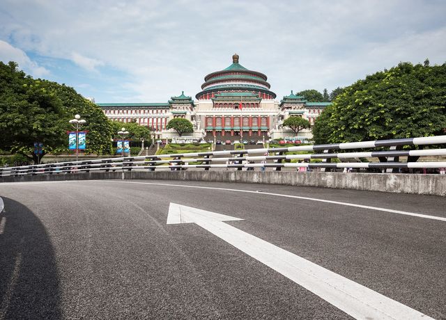 重慶係一座山水相依、文化底蘊深厚嘅城市，以下係一份重慶旅遊攻略