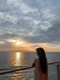 🌅 The most beautiful sunrise I’ve ever seen was at sea.