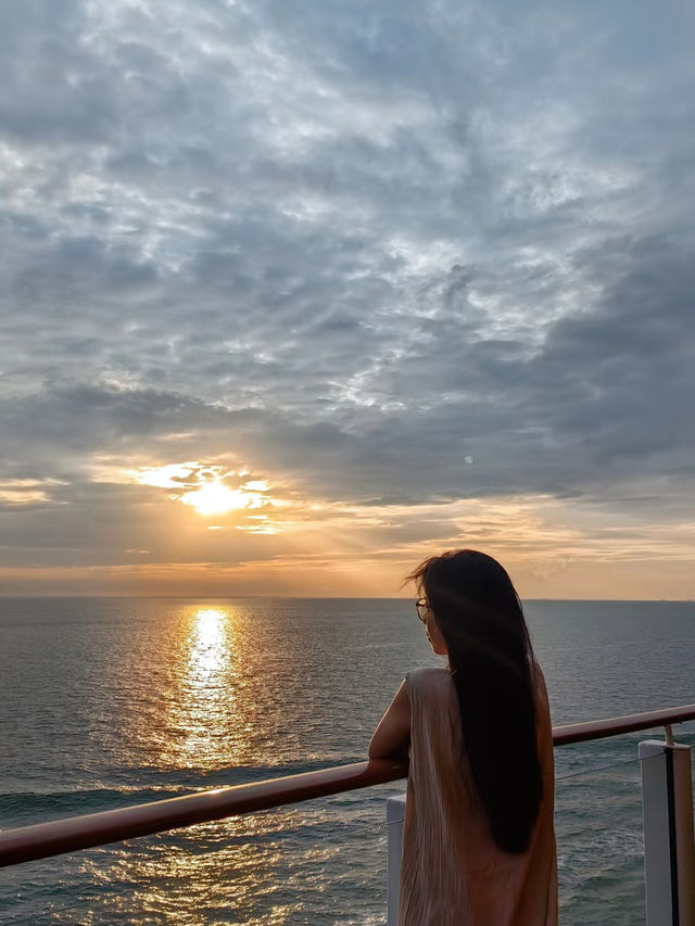 🌅 The most beautiful sunrise I’ve ever seen was at sea.