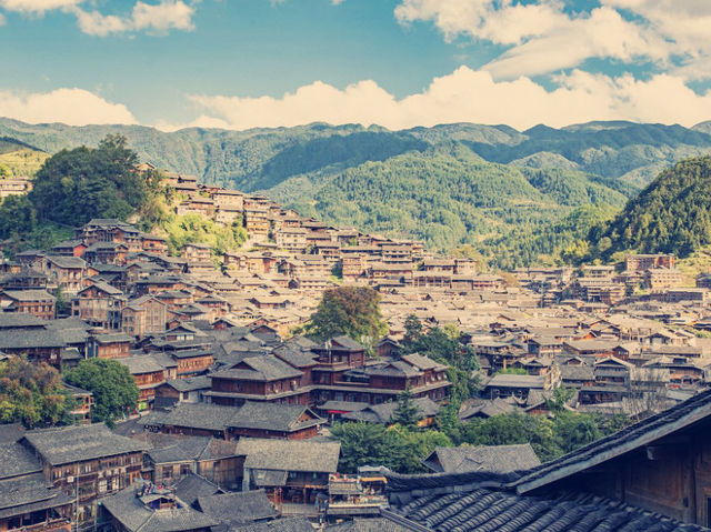 雲端上的苗寨詩篇】吾悅山YuePeak·三境一宿：西江千戶苗寨的星空秘境  