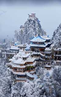 天氣轉涼，一定要來老君山看雪景，登金頂看日出，必須美成仙！