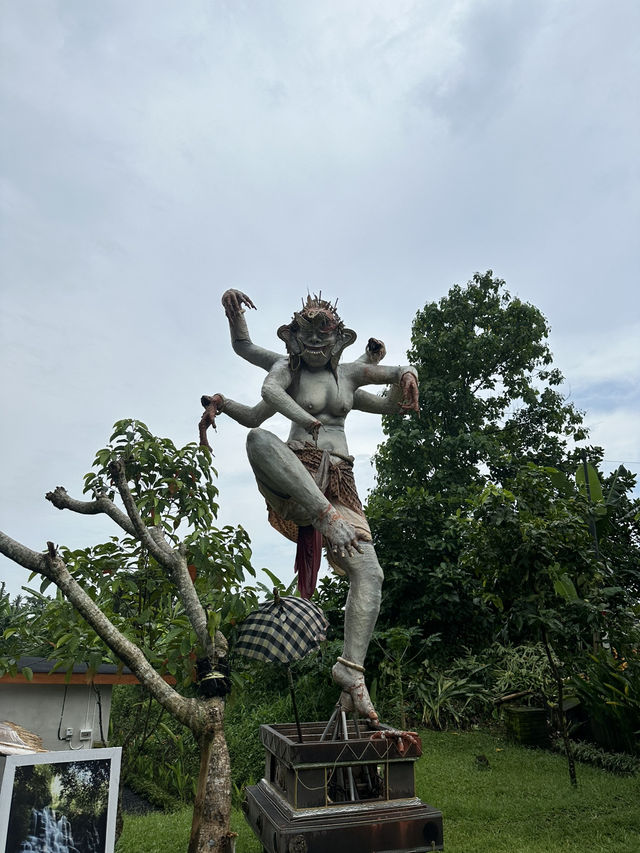 Kanto Lampo Waterfall: Волшебный каскад Убуда! 🌊 Kanto Lampo Waterfall: Волшебный каскад Убуда! 🌊