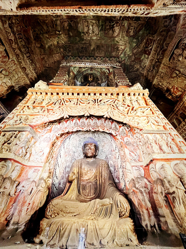 雲岡石窟北魏佛像 被認為是中國雕塑的藝術巔峰之作