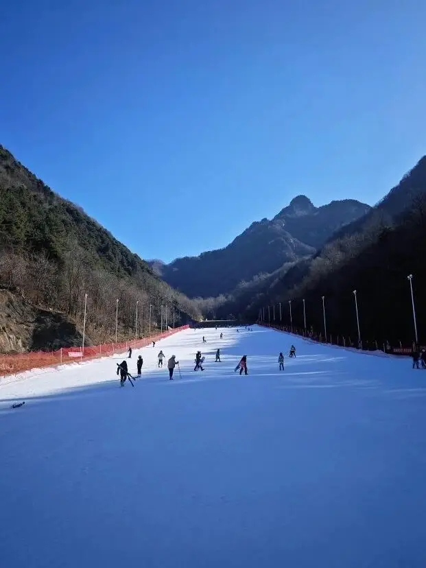 Cuìhuá Mountain Ski Resort Fully Opens Early and Night Sessions