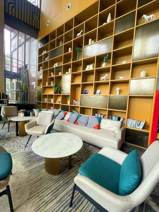 把落日藏進酒店窗，才懂這座城的溫柔密碼