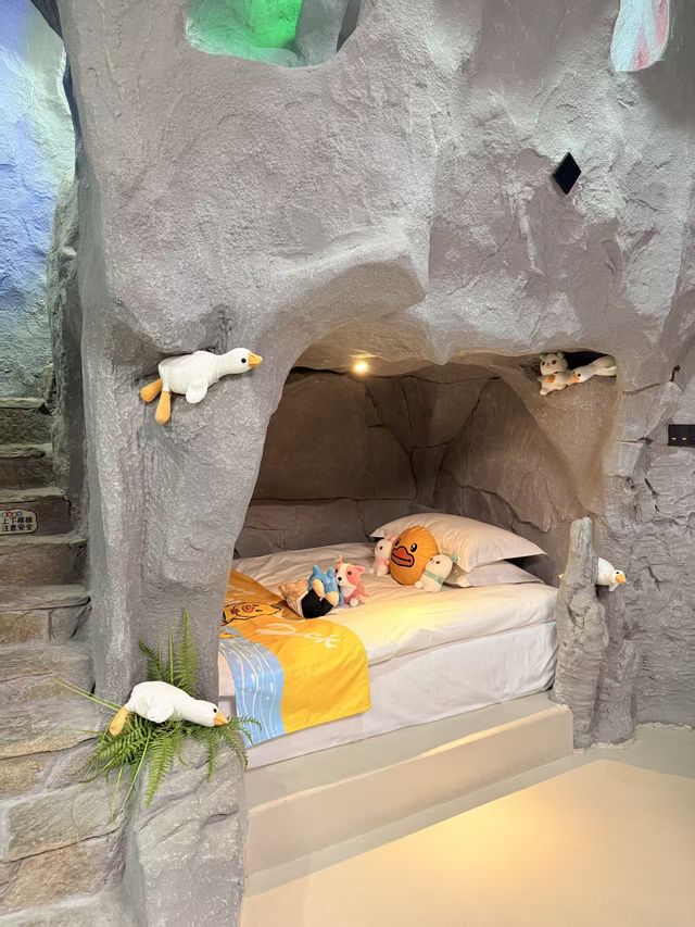 Hangzhou Cave Homestay - Immersive Geological Aesthetic Experience ...
