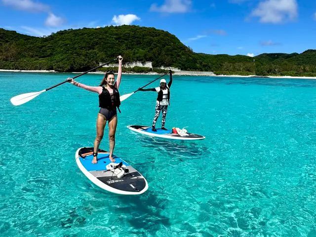 慶良間諸島のスタンドアップパドルボード（SUP）ツアー体験 | Trip.com