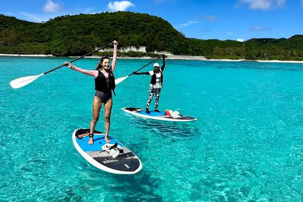 慶良間諸島のスタンドアップパドルボード（SUP）ツアー体験 | Trip.com