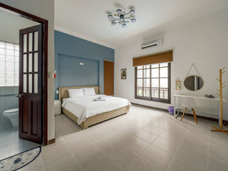 14 travelers in Ho Chi Minh, just over 200 per person to stay in a villa with a pool and KTV—too good to pass up!