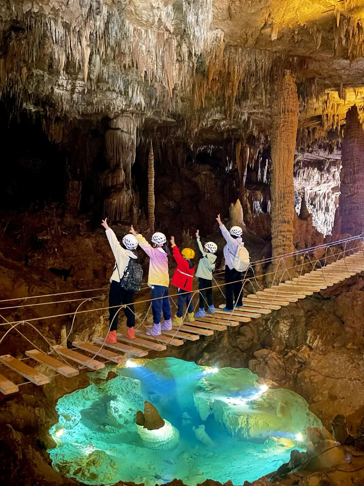 Vào mùa hè ở Quý Châu, với nhiệt độ lên tới 16°C, việc đưa trẻ em đến hang động karst là một trải nghiệm vô cùng dễ chịu!