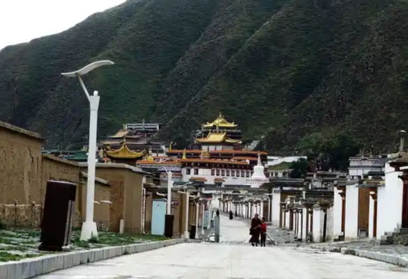 How to visit Zhagudu Temple along the way