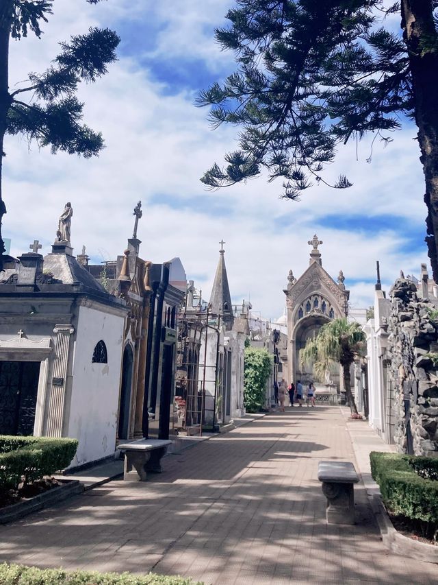 Buenos Aires Cemetery Like a City Itself