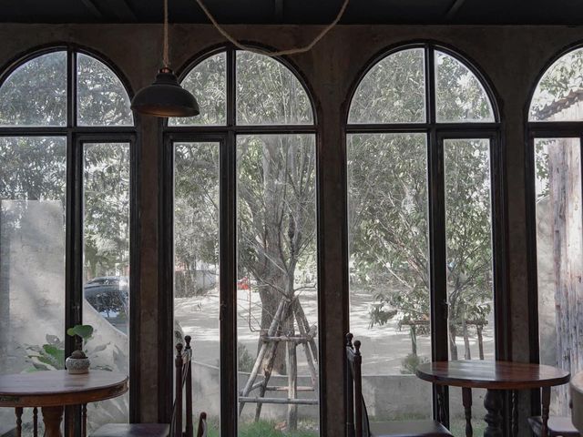 Vanvela Cafe’ & Space คาเฟ่สไตล์ Loft ปูนเปลือย