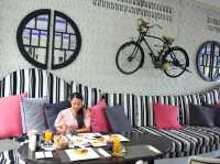 ave Hotel Pattaya  โรงแรมสุดคลาสสิคสไตล์ไมอามี