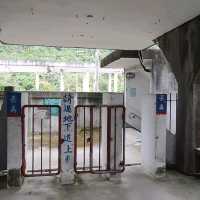 充滿時代感的懷舊無人老車站