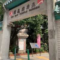可以去添香油或者占卜祈福