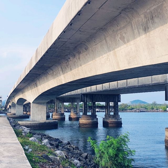 วิวอลังกาลที่สะพานสารสิน