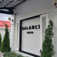 Balance คาเฟ่ปากเซ ร้านสวยน่านั่งในลาว ที่ห้ามพลาด
