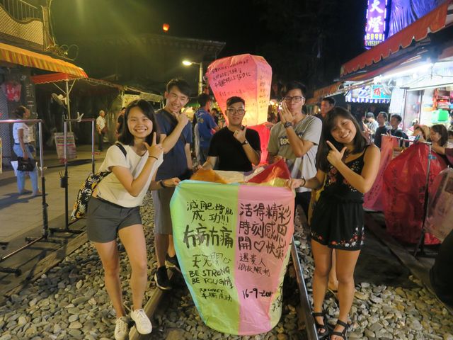 十分必做❣️黑暗中放天燈許願🫶🏽