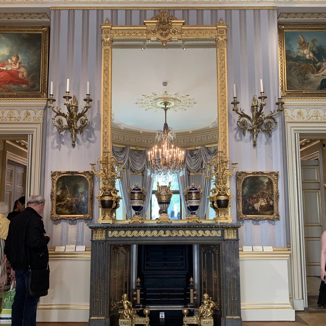 Wallace Collection - admiring art in the heart of London 